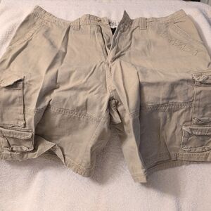 Airwalk Men's Khaki Cargo Shorts Men's Size 32